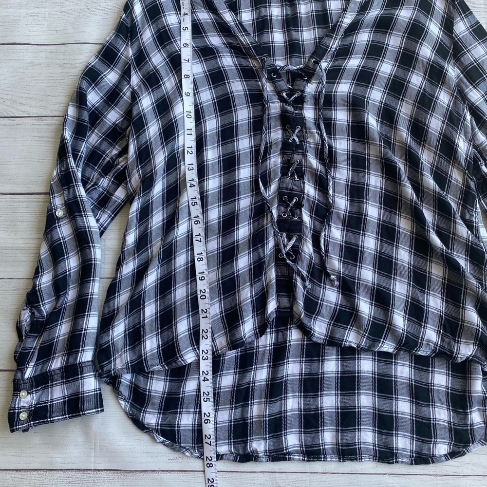 EXPRESS Plaid Top - Picture 2 of 9